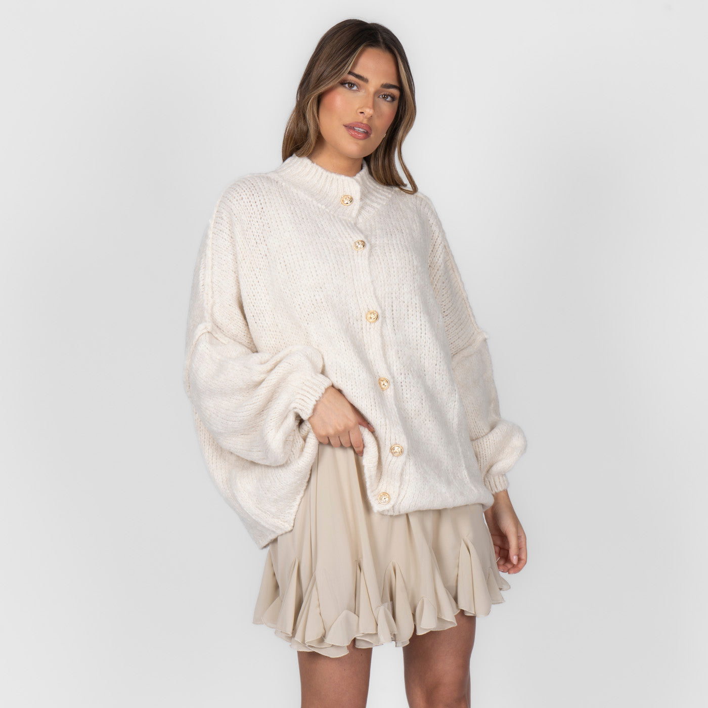 Maria Inês – Cardigan Oversized com Botões Statement de Luxo