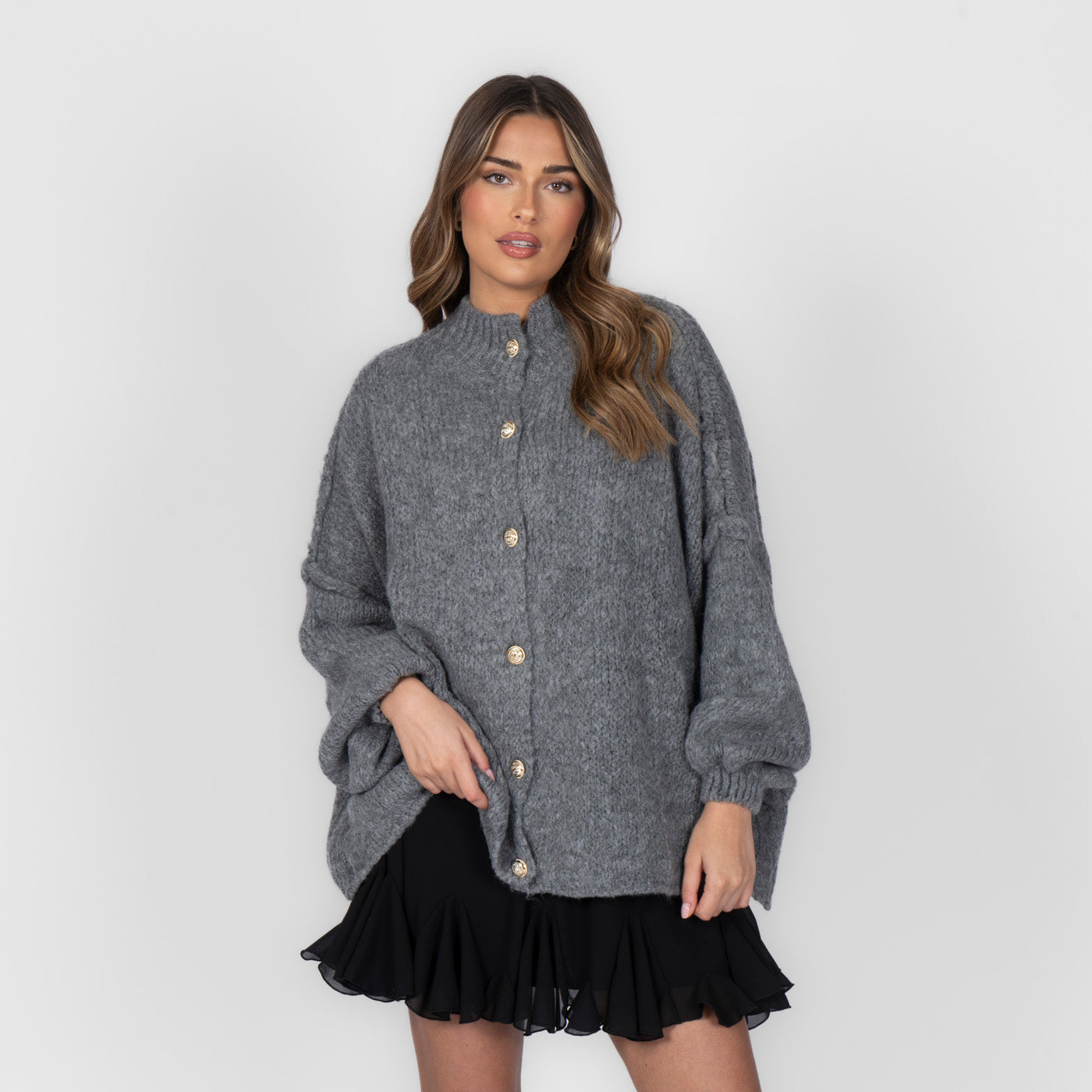 Maria Inês – Cardigan Oversized com Botões Statement de Luxo