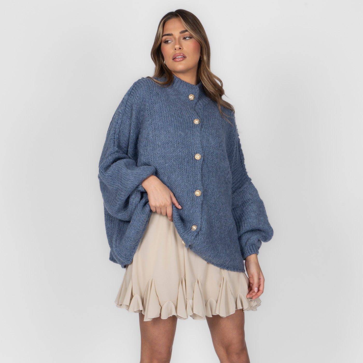 Maria Inês – Cardigan Oversized com Botões Statement de Luxo