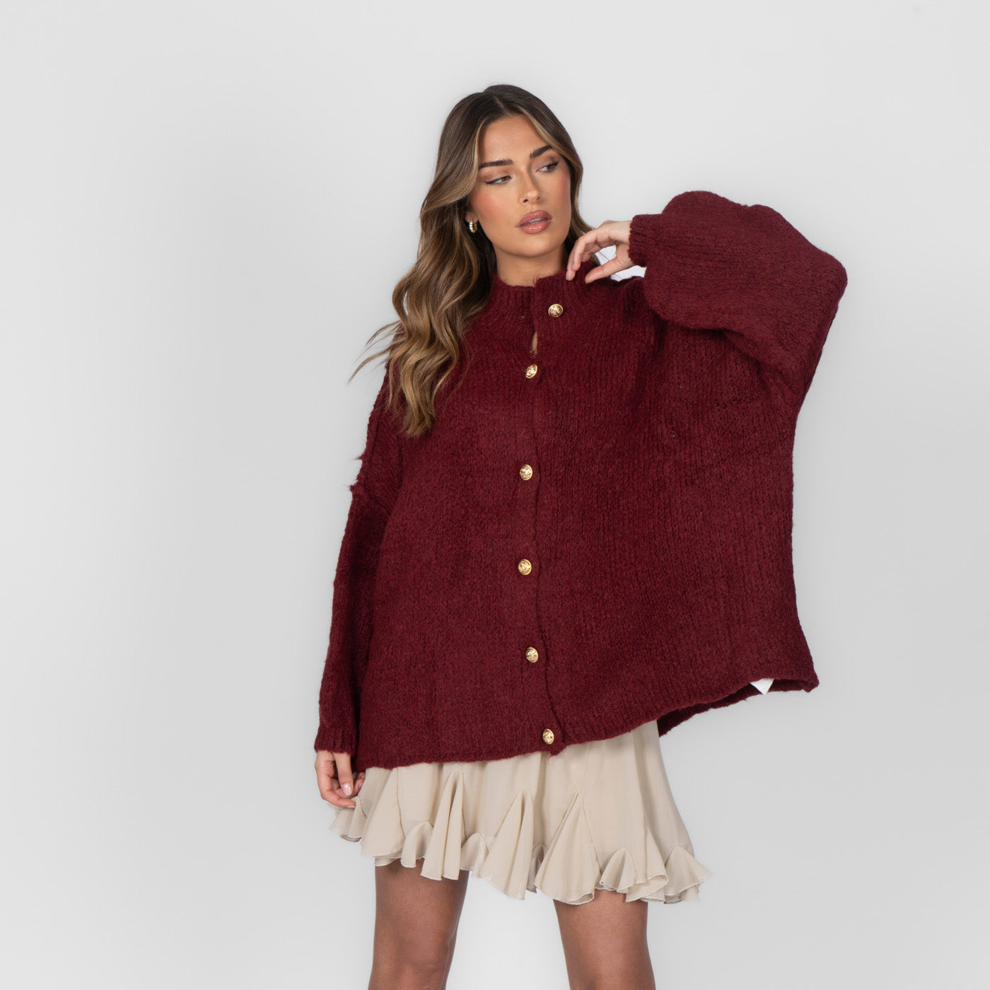 Maria Inês – Cardigan Oversized com Botões Statement de Luxo