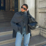 Aurora – A Capa com Corte Asimétrico e Toque de Lã