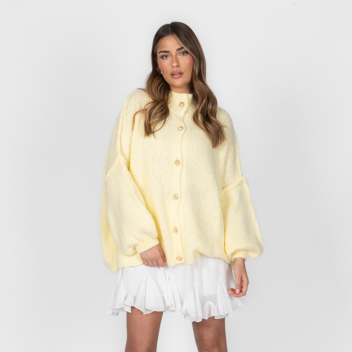 Maria Inês – Cardigan Oversized com Botões Statement de Luxo