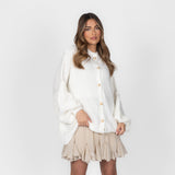 Maria Inês – Cardigan Oversized com Botões Statement de Luxo