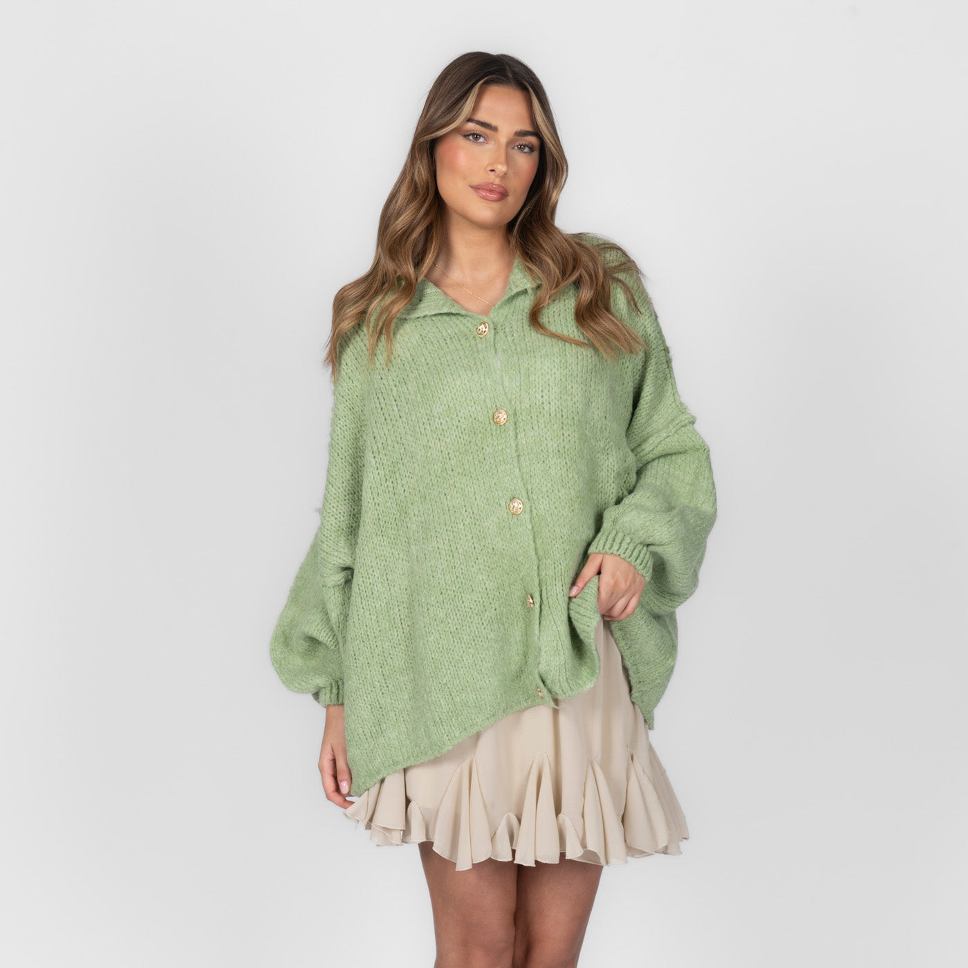 Maria Inês – Cardigan Oversized com Botões Statement de Luxo