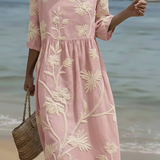 Vestido informal de mulher com estampado floral.