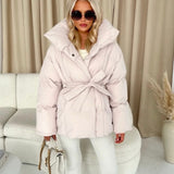 Clara – A Parka Curta com Gola Alta