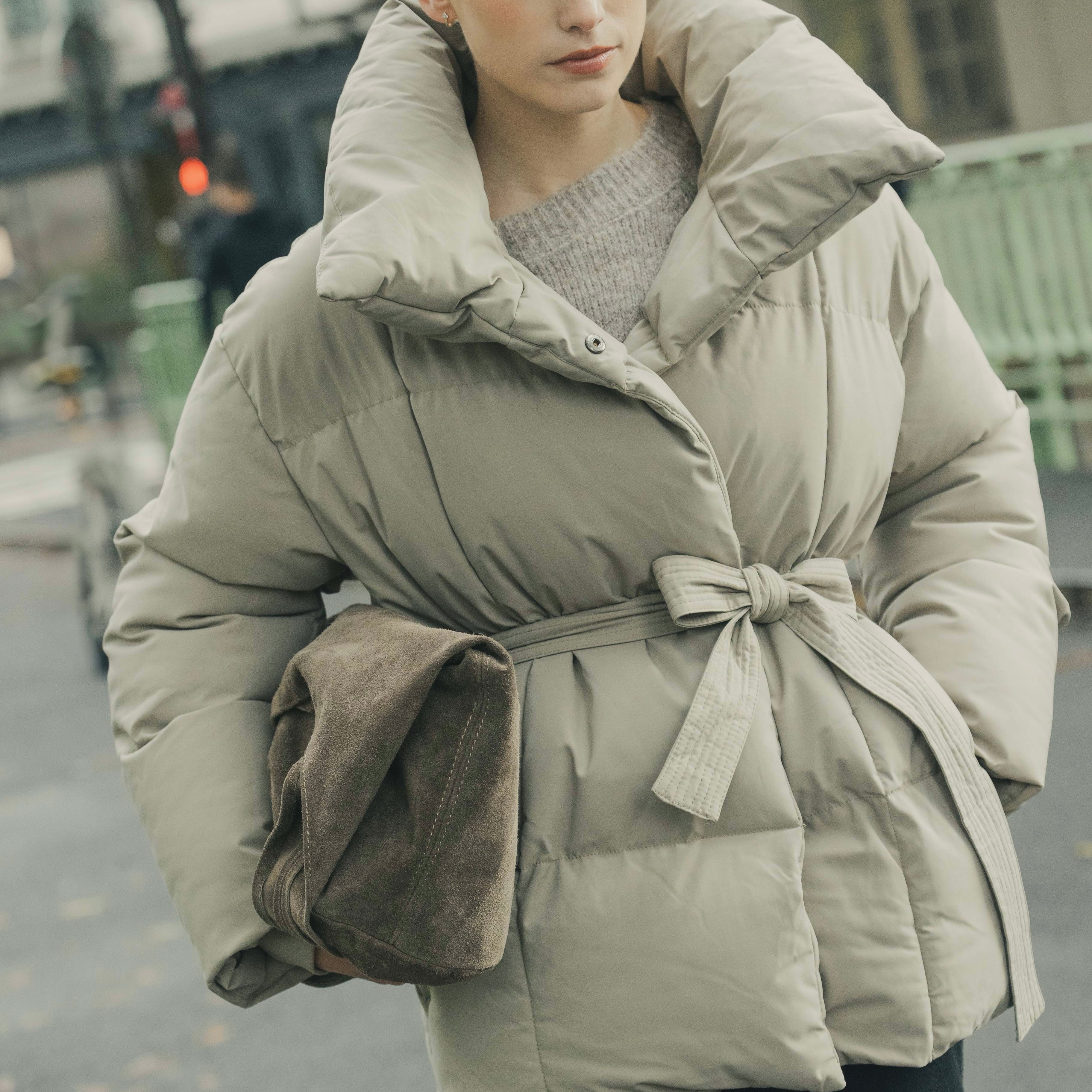 Clara – A Parka Curta com Gola Alta