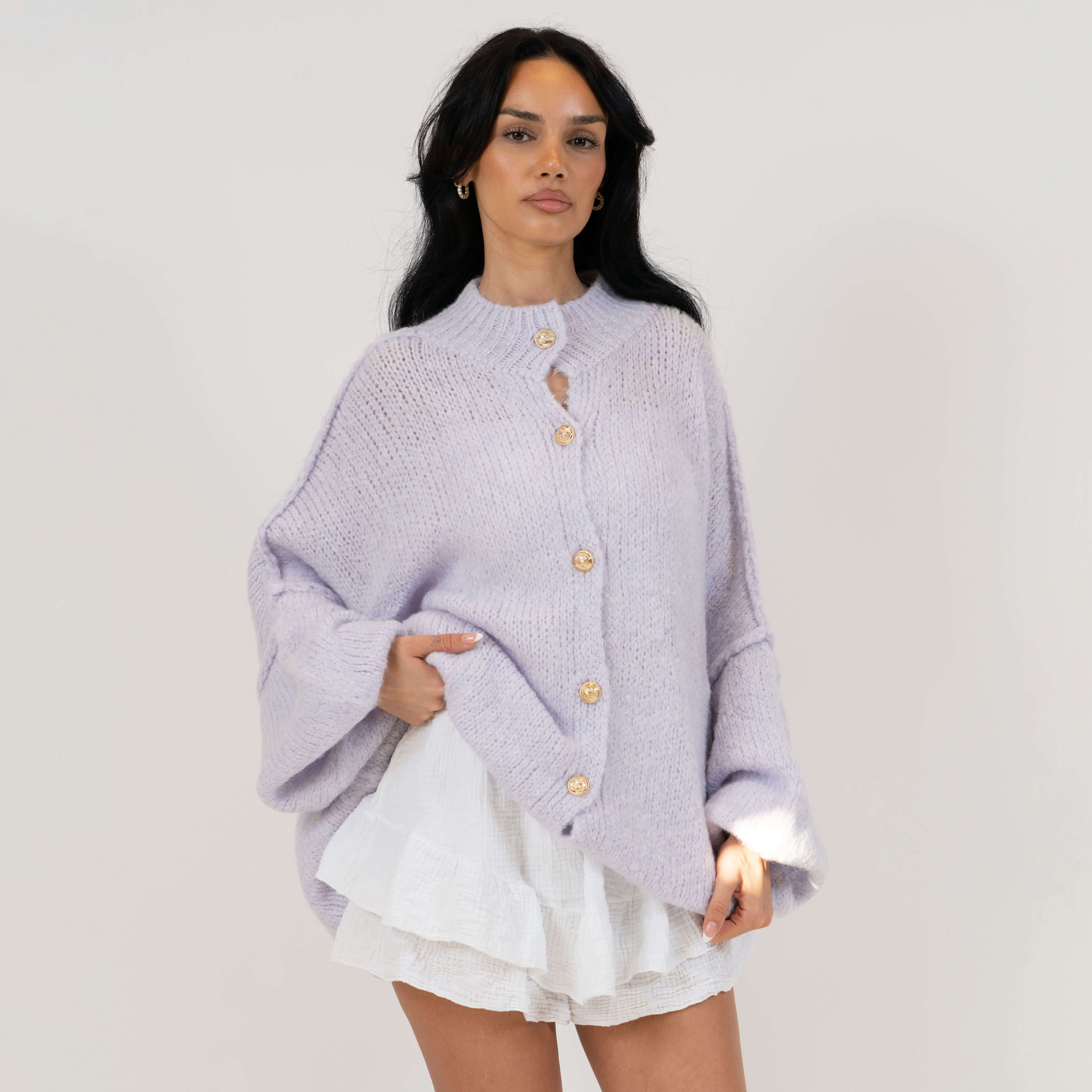 Maria Inês – Cardigan Oversized com Botões Statement de Luxo