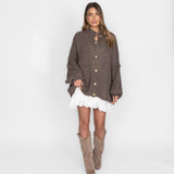 Maria Inês – Cardigan Oversized com Botões Statement de Luxo