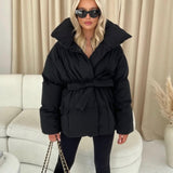 Clara – A Parka Curta com Gola Alta