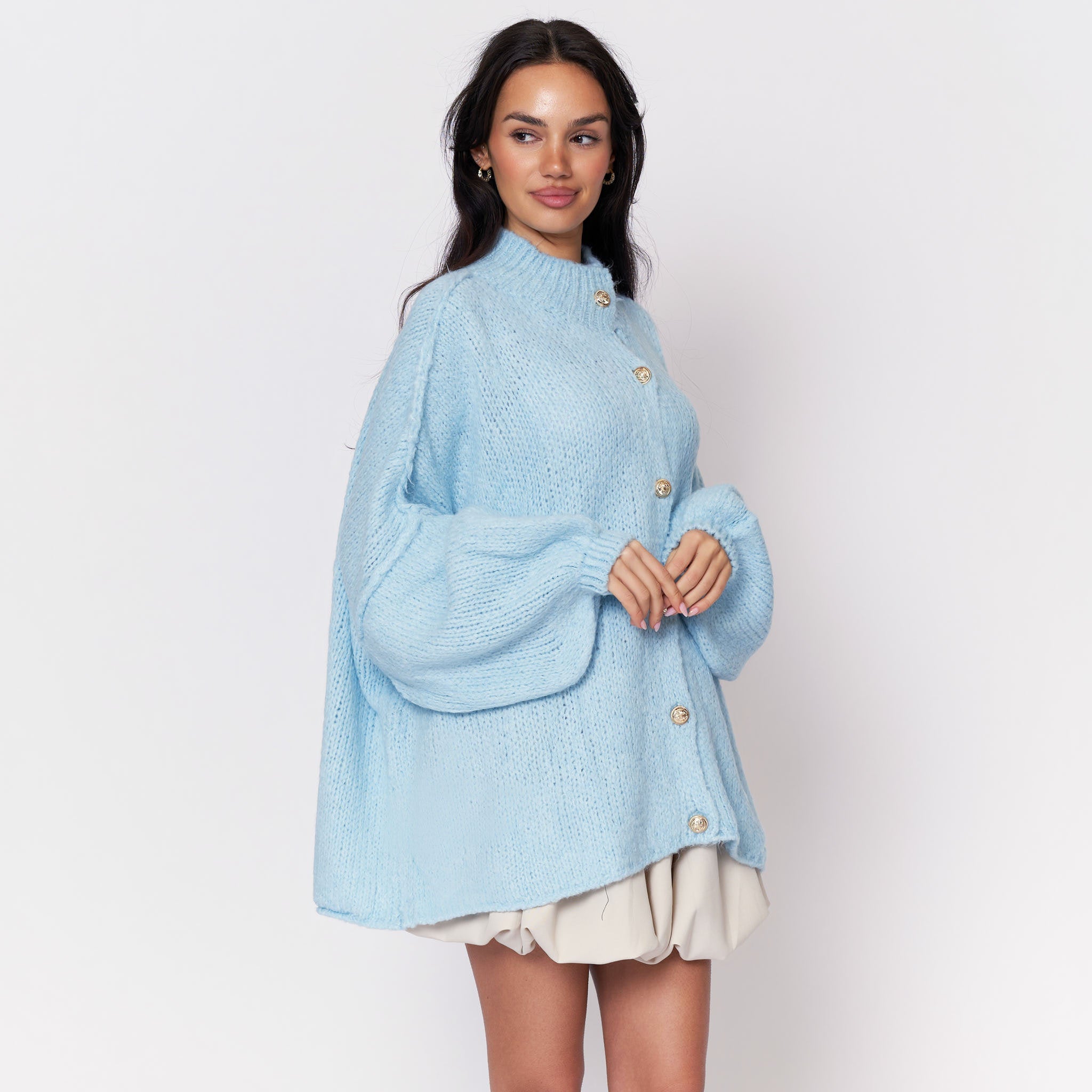 Maria Inês – Cardigan Oversized com Botões Statement de Luxo