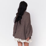 Maria Inês – Cardigan Oversized com Botões Statement de Luxo