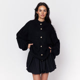 Maria Inês – Cardigan Oversized com Botões Statement de Luxo