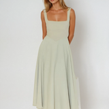 Carolina – Vestido de Gala com Decote Carmen e Saia Fluida