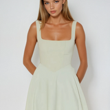 Carolina – Vestido de Gala com Decote Carmen e Saia Fluida
