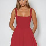 Carolina – Vestido de Gala com Decote Carmen e Saia Fluida