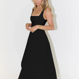 Carolina – Vestido de Gala com Decote Carmen e Saia Fluida