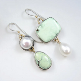 Brincos assimétricos de pérola e esmalte verde